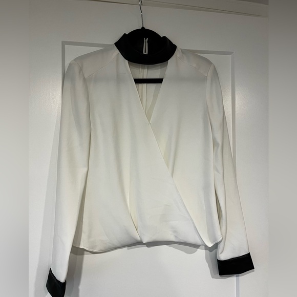 Intermix Blouse with leather collar and cuff sleeves - Picture 4 of 5
